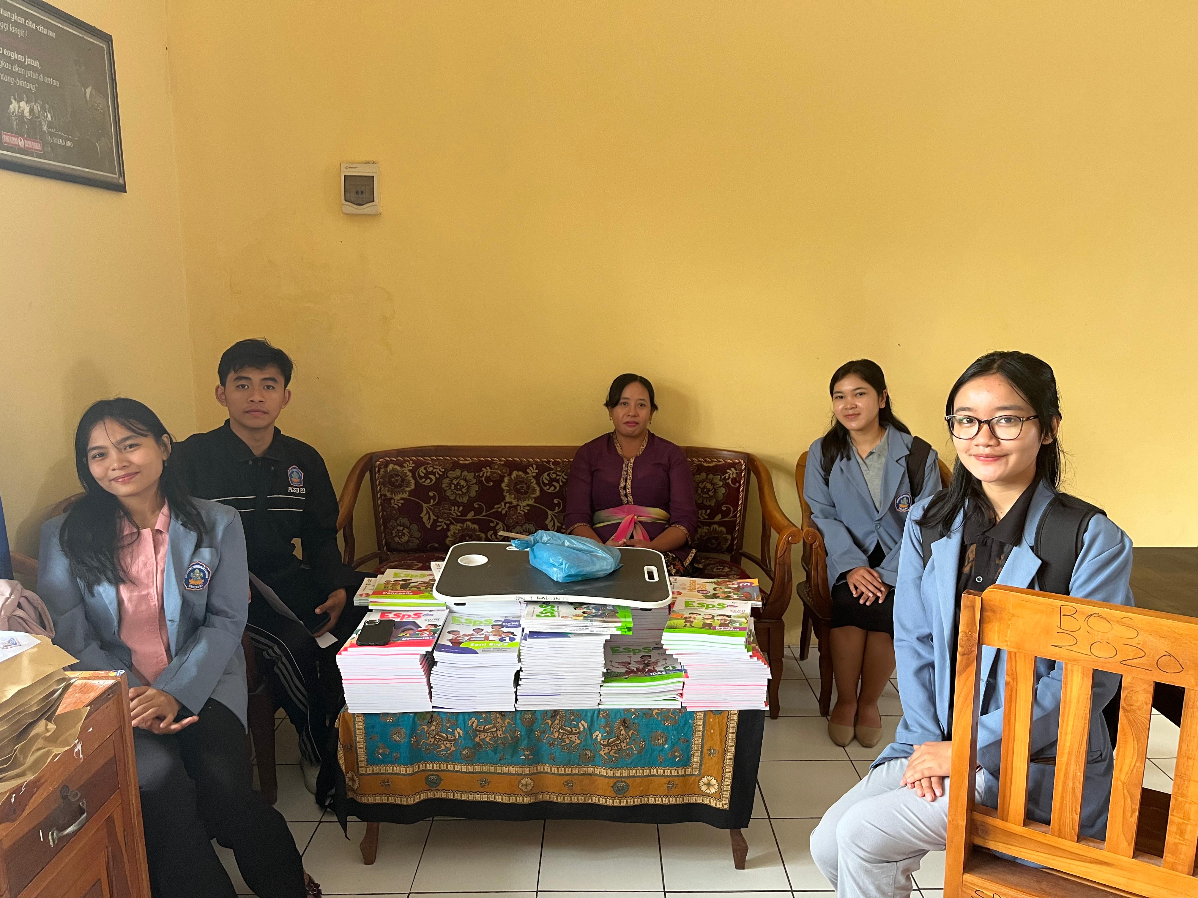 Wawancara dengan Staff TU